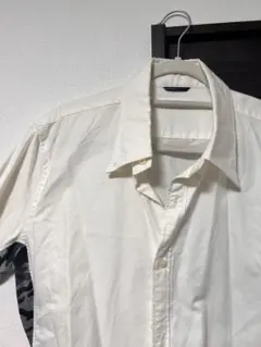 ホワイト 長袖シャツ 迷彩柄サイド