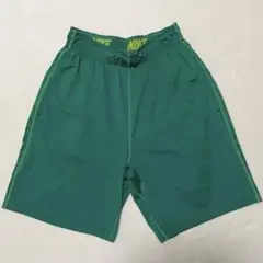 Nike グリーンパンツ
