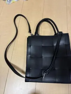ブラック 編み込みバッグ