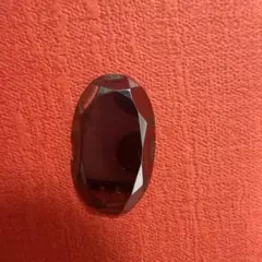 多面カット オーバル型 ルース 黒っぽい