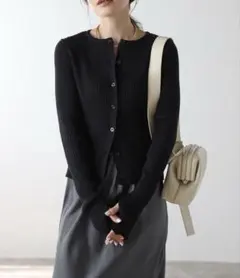 フィンガーホールクルーネックリブカーディガン