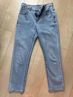 GU スリムテーパードアンクルジーンズ