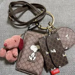 スヌーピー　スマホショルダーバッグ　ぬいぐるみのおまけ付き　PEANUTS