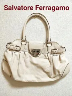 美品✨Salvatore Ferragamo ショルダーバッグ　アイボリー