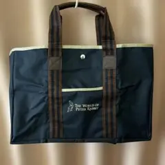 横長キャンバス地バッグ／ピーターラビットのロゴ付き／紺色