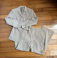 ベージュ スーツセット ジャケットとパンツ　入学式　保護者会