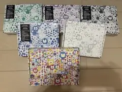 カラフルなキャラクターのCDパッケージ