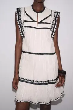 ZARA ザラ　アイボリー 刺繍入り ノースリーブワンピース　モノクロ　白黒