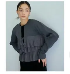ADAM ET ROPÉ FEMME フリルカーディガン　グレー