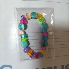 カラフルビーズのハンドメイドブレスレット