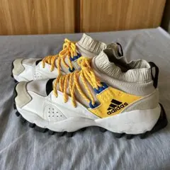 adidas ハイカットスニーカー ベージュ×イエローのサムネイル