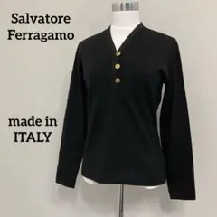 サルヴァトーレ　フェラガモ　黒ニット　金ボタン　長袖ニットのサムネイル