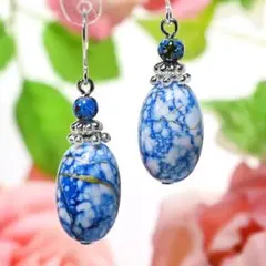 639　白とブルーが爽やかなオーバルピアス~イヤリング　夏