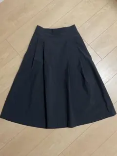 UNIQLO 黒 フレアスカート ひざ丈