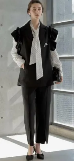 アドーア　ナイロン2WAYセンタースリットペンシルパンツ 38サイズ 2025春夏物 アドーア ナイロン2WAYセンタースリットペンシルパンツ