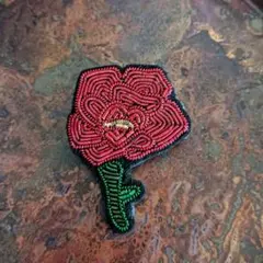 ハンドメイド　ビーズ刺繍　ブローチ