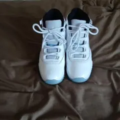 Air Jordan 11 ホワイト/レジェンドブルー
