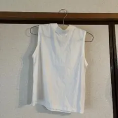 ホワイトタンクトップ