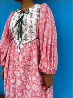 【美品】saruche サルーチェ ピンク花柄ブロックプリントインド綿ワンピース