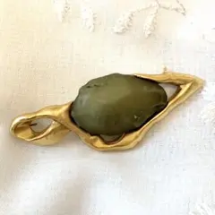 ヴィンテージブローチ 天然石 大粒 緑 翡翠 瑪瑙 ゴールド レトロモダン①