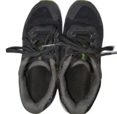 asics アシックス スニーカー 21 黒 黄緑 ランニングシューズ 紐靴