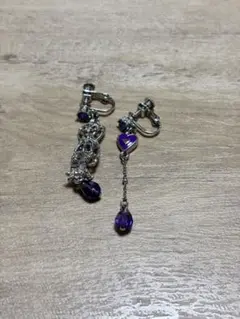 シルバー色の紫ストーンイヤリング