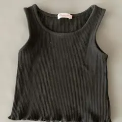 黒いリブノースリーブタンクトップ