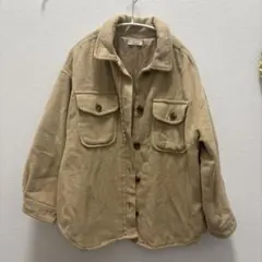 ベージュ ボタン付きポケット シャツジャケット