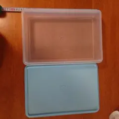 Tupperware 食品保存容器 長方形 ライトブルーと未使用正方形ピンク付きのサムネイル