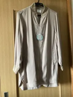 ベージュ ジップアップジャケット