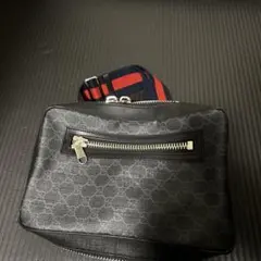 Gucci ブラック ボディバッグ GGパターン