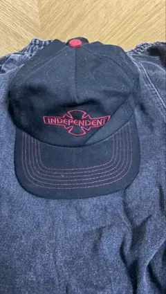 INDEPENDENT 古着キャップ ブラック レッドのサムネイル