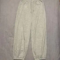 グレー スウェットパンツ