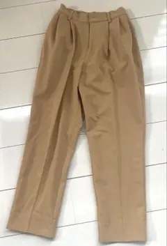 ベージュ カジュアルパンツ ティティベイト