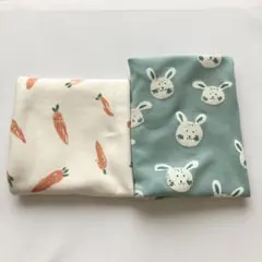 うさぎ柄とにんじん柄の スムースニット　2枚セット