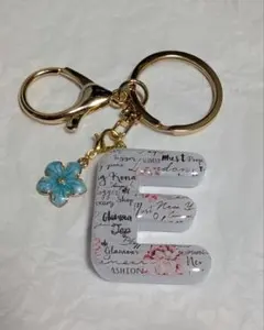 #493 イニシャルキーホルダーE ハンドメイド レジン