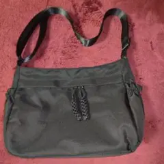 軽いショルダーバッグ