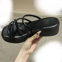 ブラックプラットフォームサンダル