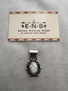 ERICKA NICOLAS BEGAYペンダントトップホワイトターコイズ