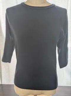 ハリウッドランチマーケット　ネイビーの七分袖Tシャツ　 赤いH刺繍