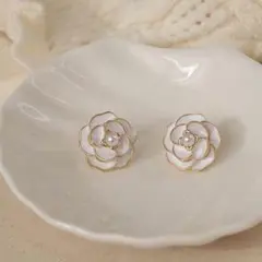 ku30☆ヒット商品☆カメリア ピアス レディース 白色 アクセサリー☆536
