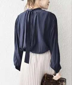 SHIPS 【web限定】シャーリングバックタイブラウス