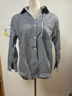 ブラックと白　ストライプ　長袖シャツ　ゆったり　カジュアル　通勤
