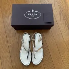 PRADA トングサンダル ブラック エナメル - メルカリ