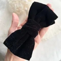 ラメ　ベルベット　ベロア　リボン　可愛いバナナクリップ　ヘアクリップ／ブラック