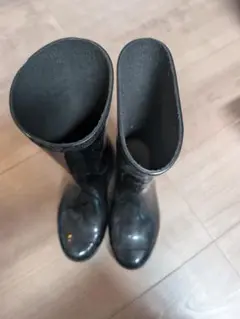 《新品、未使用》UGG 黒 長靴・レインブーツ《中敷きは22センチです》