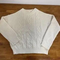 GU白ニット