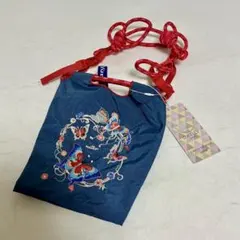 鮮やかな蝶の刺繍が目を惹く！D.KELLYの軽量ショルダーバッグ