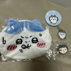 ちいかわ　ハチワレ　ポーチ　缶バッチ　ピンバッジ　キーホルダー