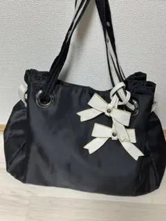 リボン付き黒ナイロン製トートバッグ